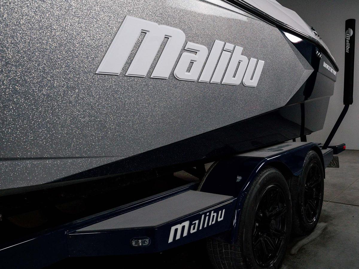 Used 2024 Malibu 23LSV - Silver Flake / Blue