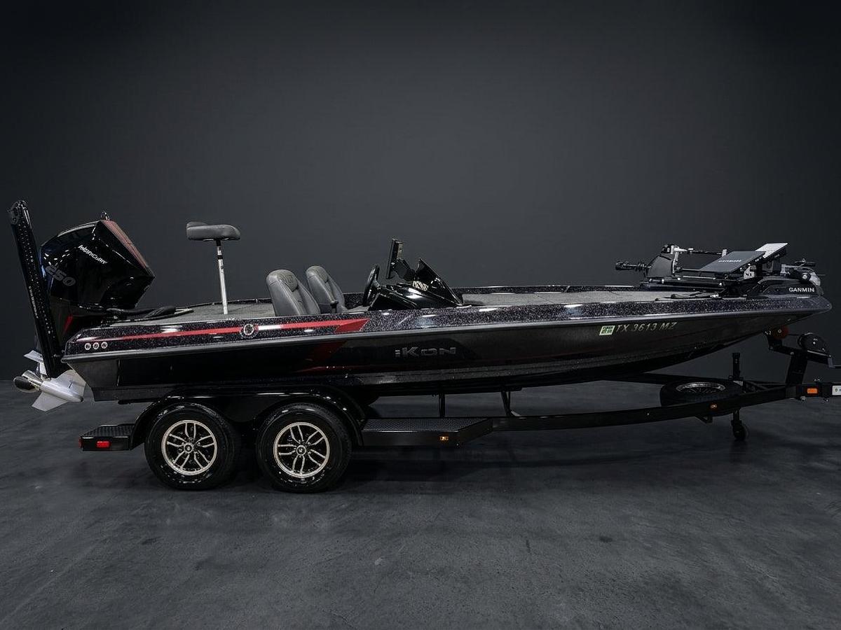 Used 2025 Ikon VLX20 in Midnight Flake w/ Gray interior