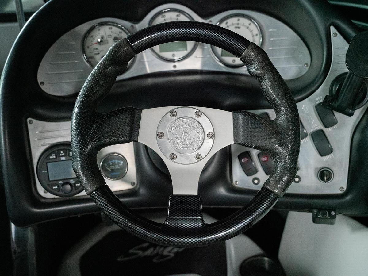 Used 2013 Sanger 237 Wake Series - Red / Black