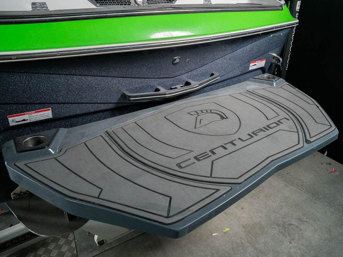 Used 2017 Centurion Ri257 - White / Gunmetal Flake / Green