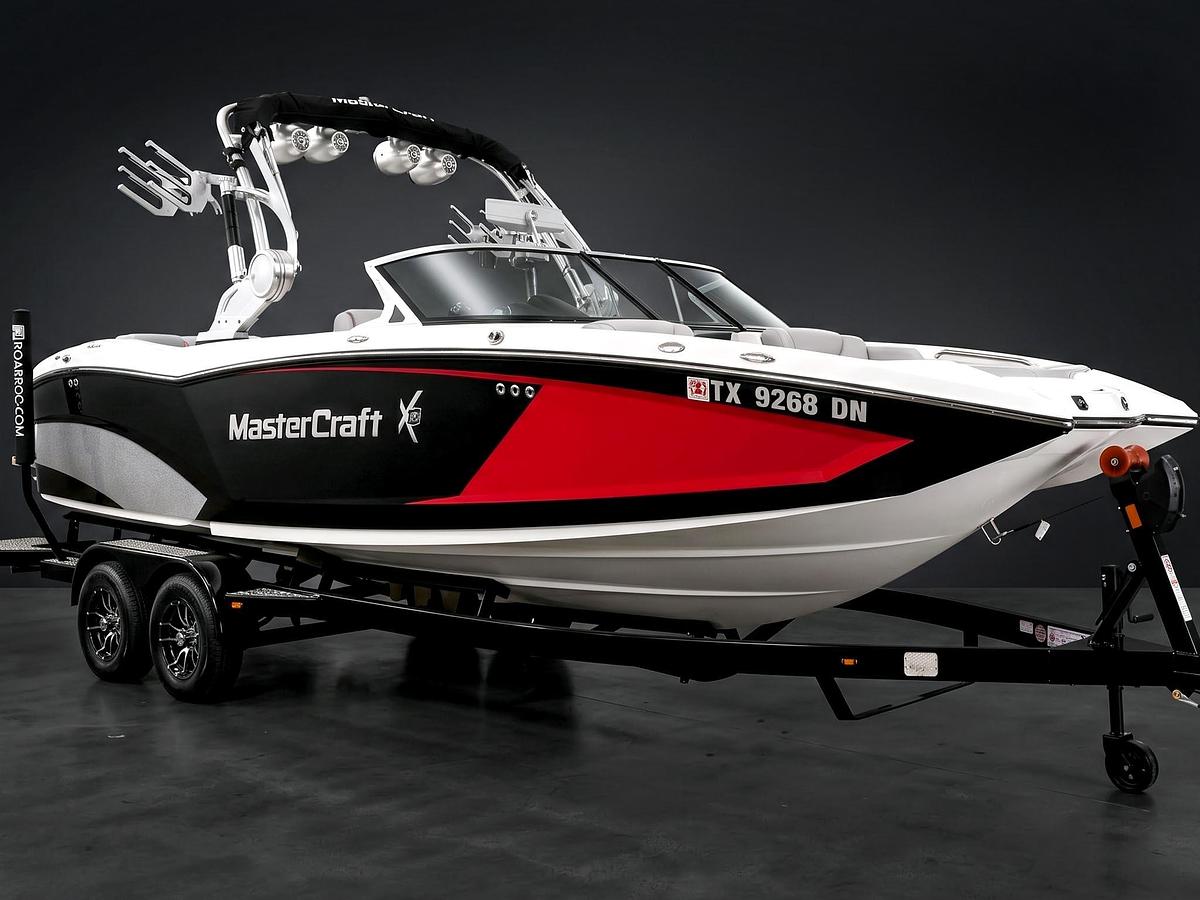 Used 2016 MasterCraft X23 - Red / Black