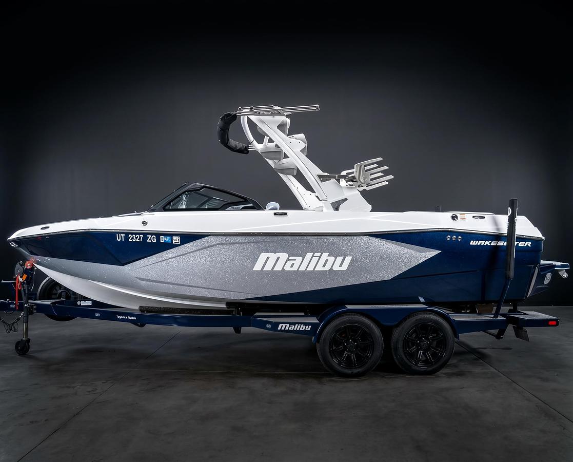 Used 2024 Malibu 23LSV - Silver Flake / Blue
