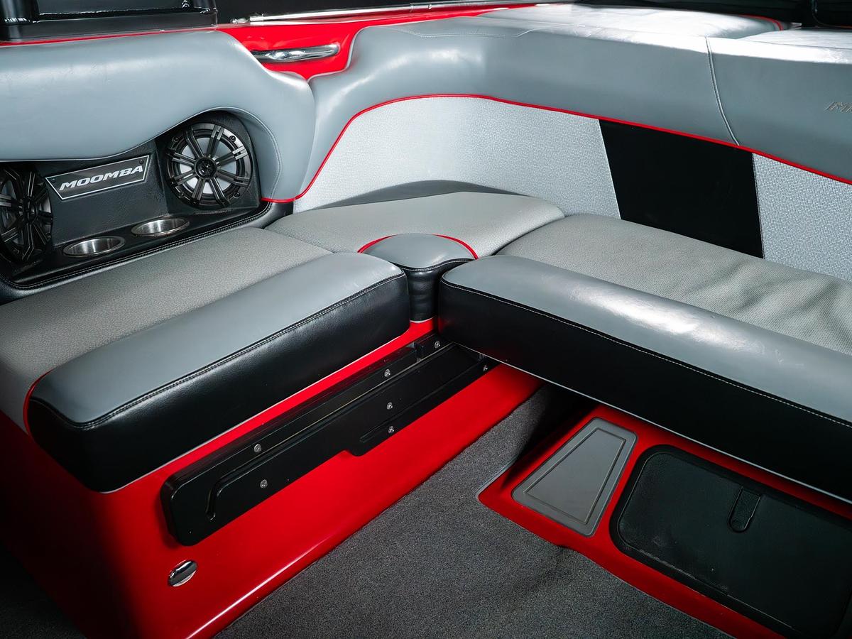 Used 2016 Moomba Mondo - Red / Black