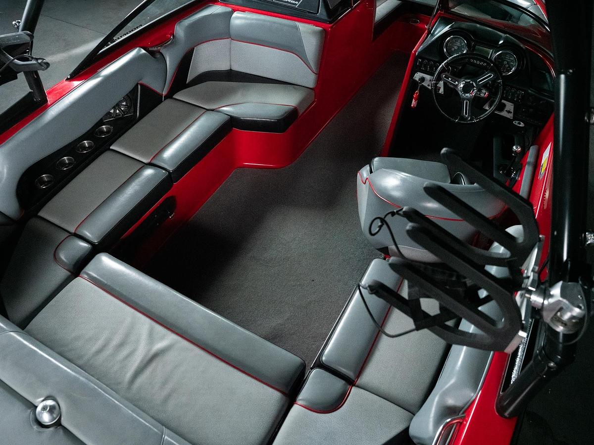 Used 2016 Moomba Mondo - Red / Black