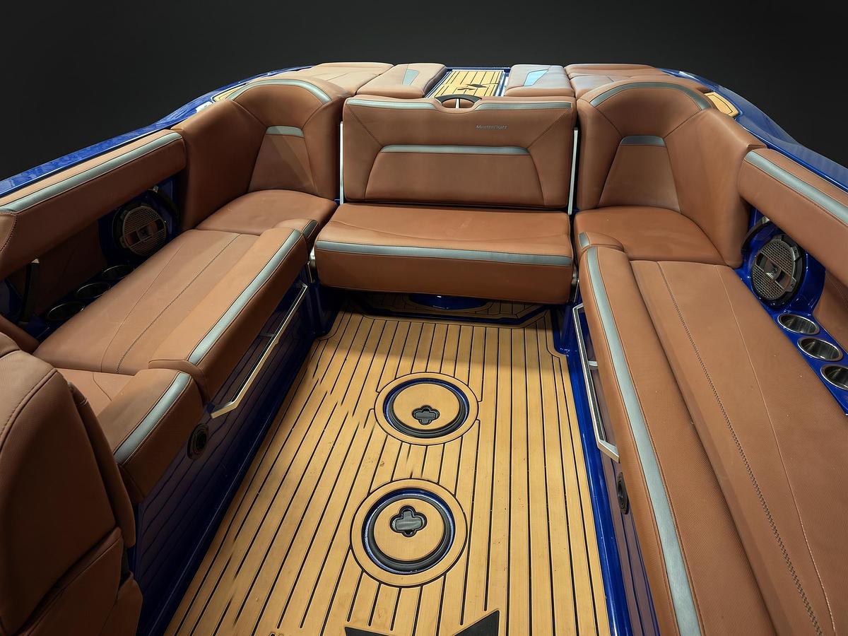 Used 2019 Mastercraft XStar - Blue / Saddle Brown
