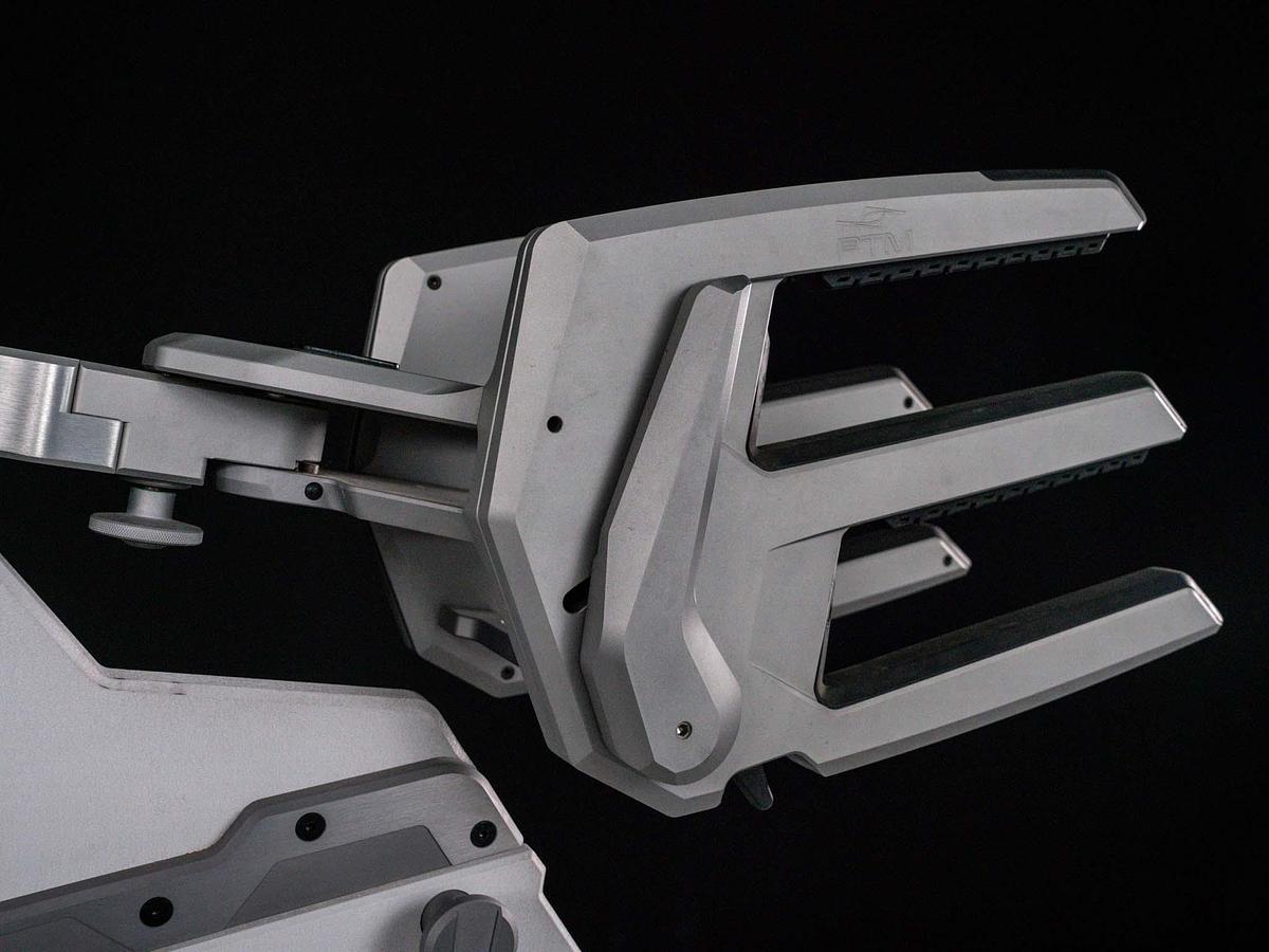 Used 2024 Malibu 23LSV - Silver Flake / Blue