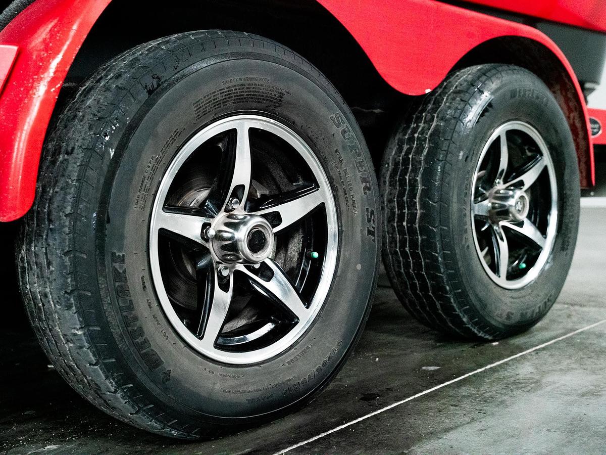 Used 2016 Moomba Mondo - Red / Black