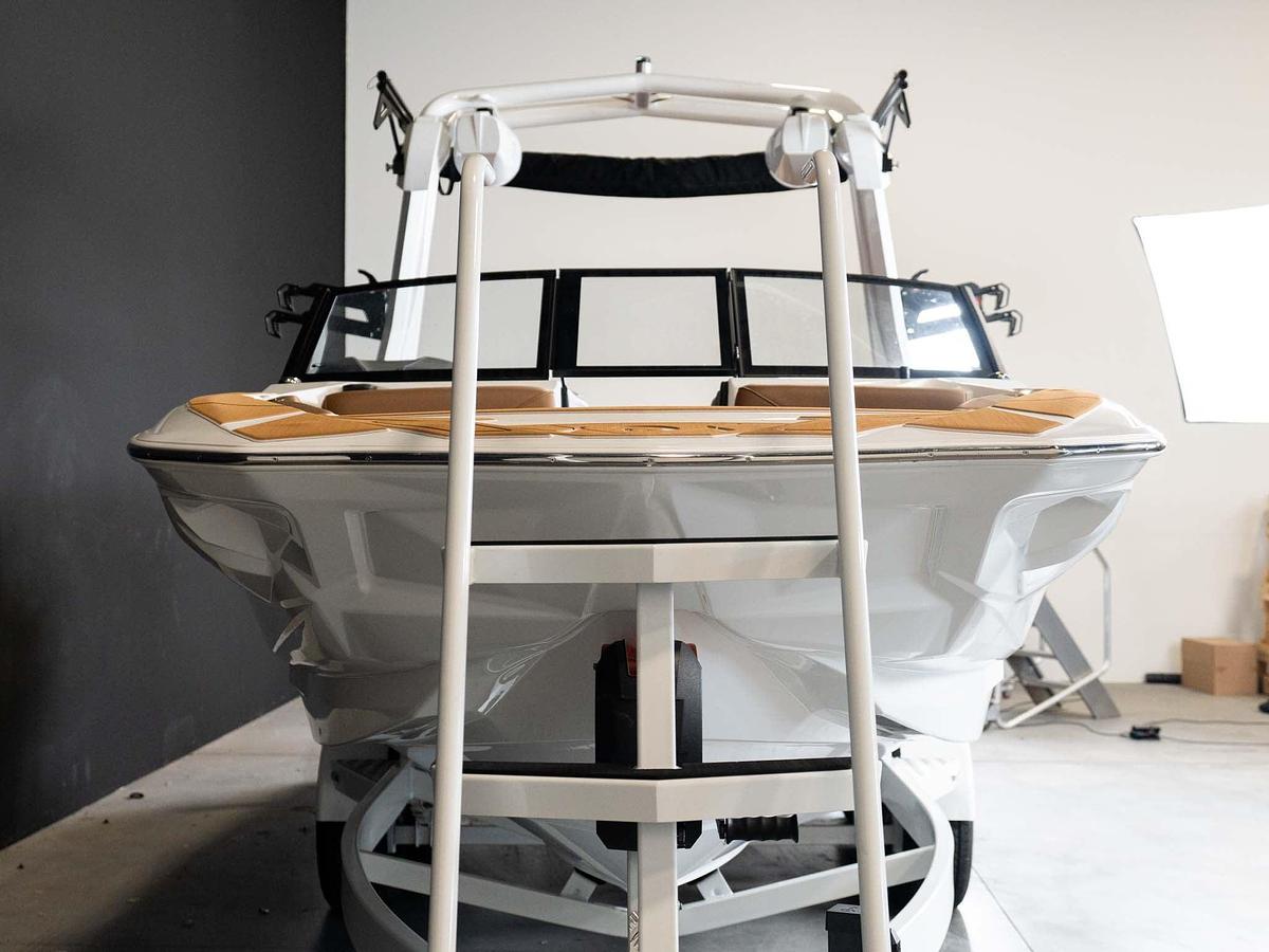 2026 Centurion NV243 - Frost White / Castano