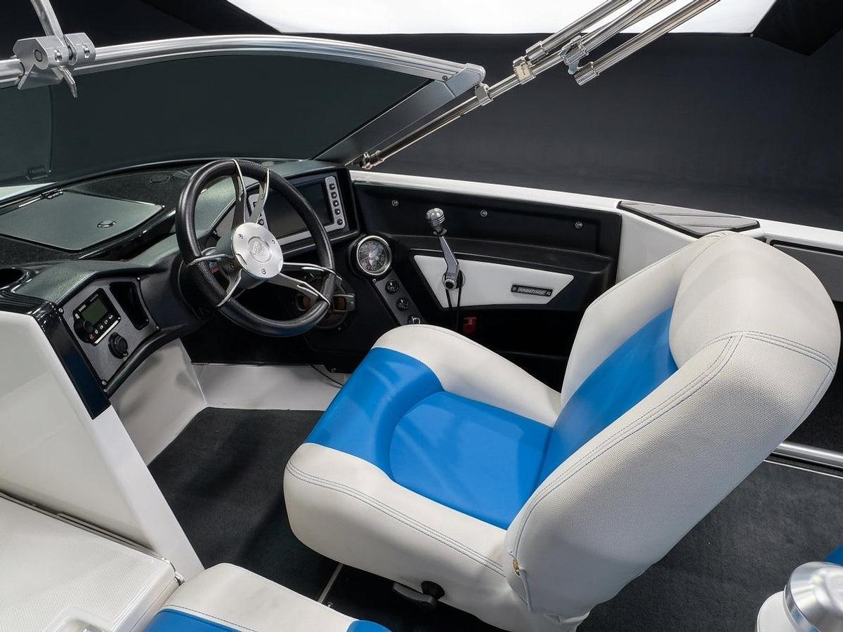 Used 2019 Mastercraft Prostar - White / Blue