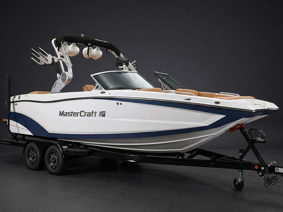 Used 2019 MasterCraft XT22 - White / Blue / Tan Interior