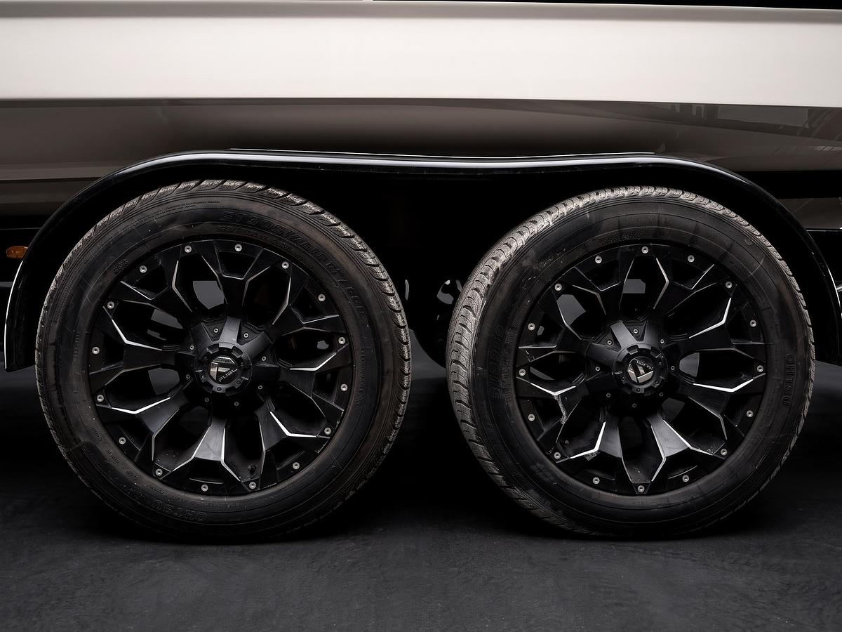Used 2023 Supreme S240 - Black Flake / White Frost / Mocha