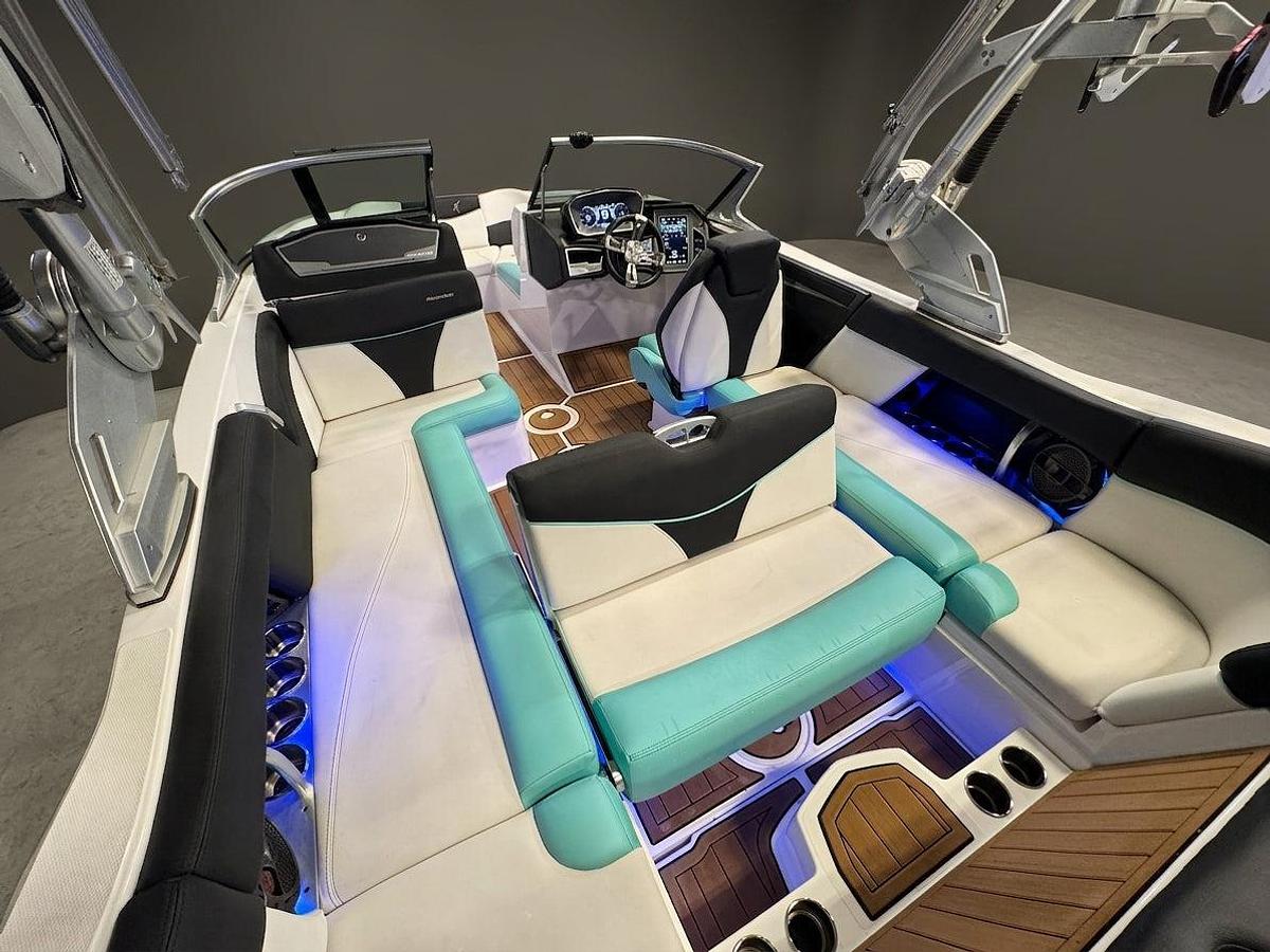 Used 2018 MasterCraft X23 - Blue MF / White