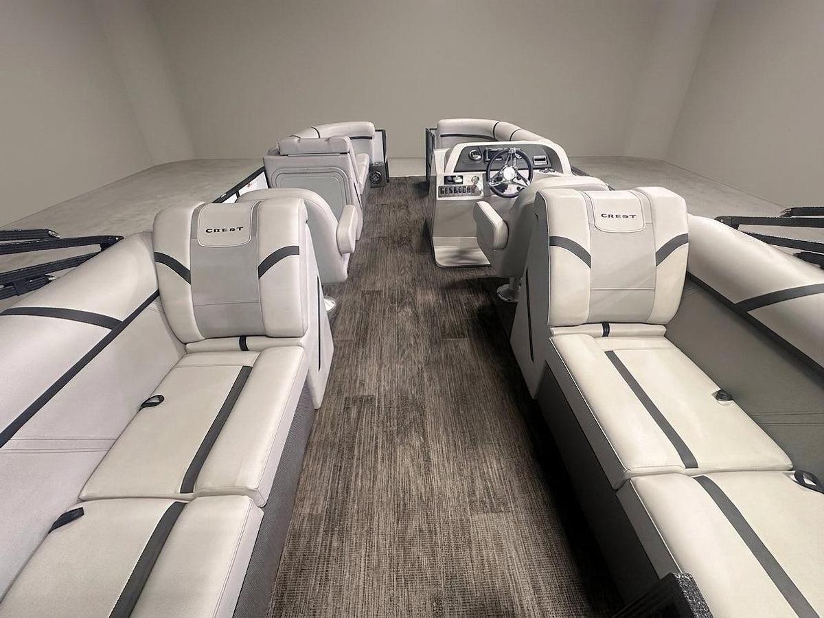 Used 2023 Crest Classic LX 220 SLC - White / Black