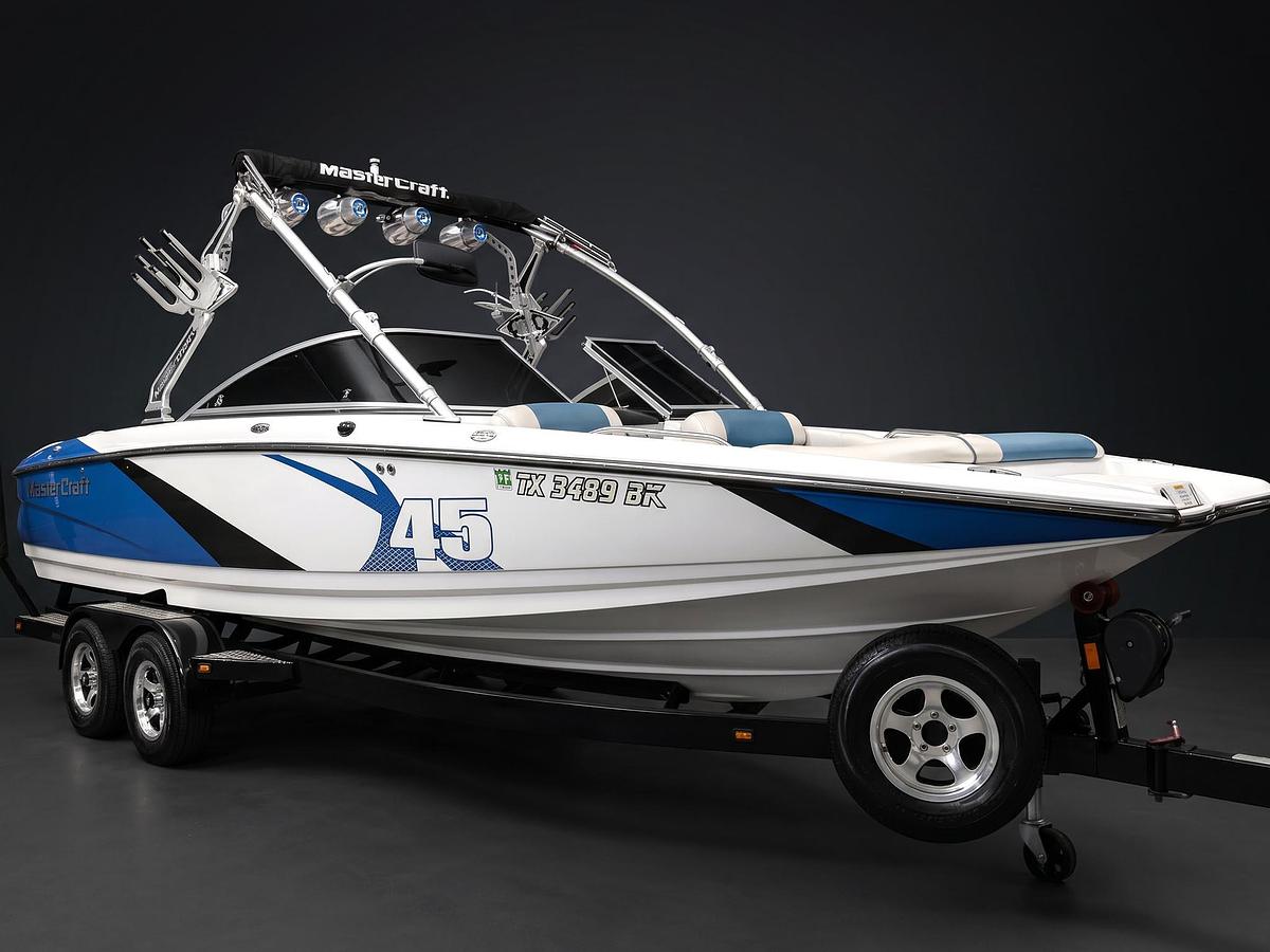 Used 2011 Mastercraft X45 - White / Blue