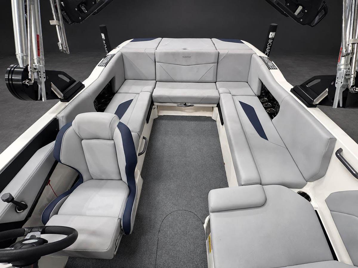 Used 2022 Mastercraft NXT22 in BLUE w/ gray interior