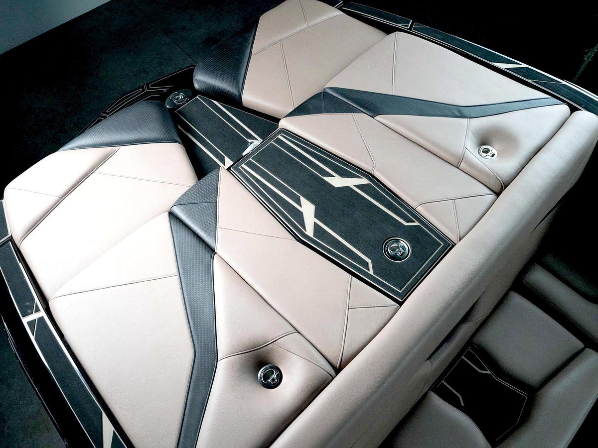 2026 Centurion NV243 - Black Flake / Onyx Black