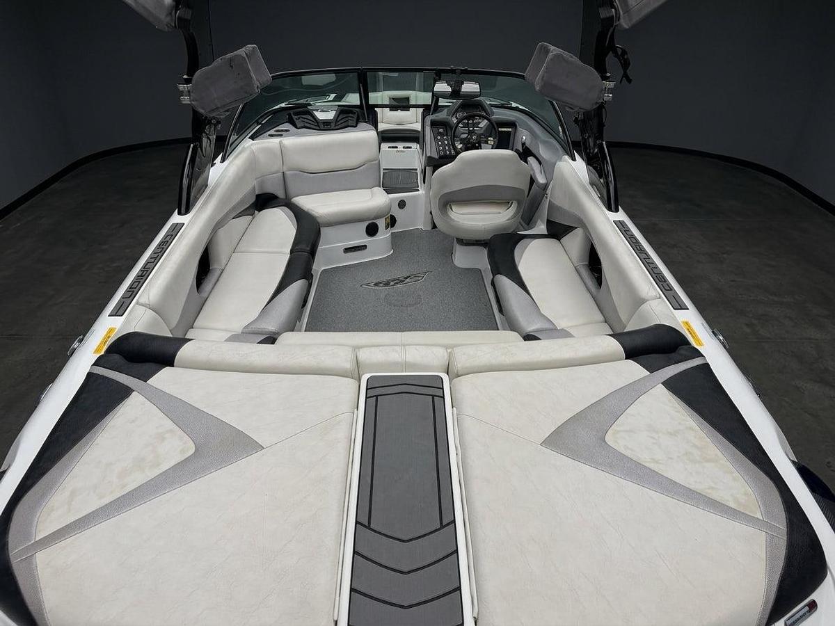 Used 2015 Centurion Enzo SV233 - White / Purple / Black