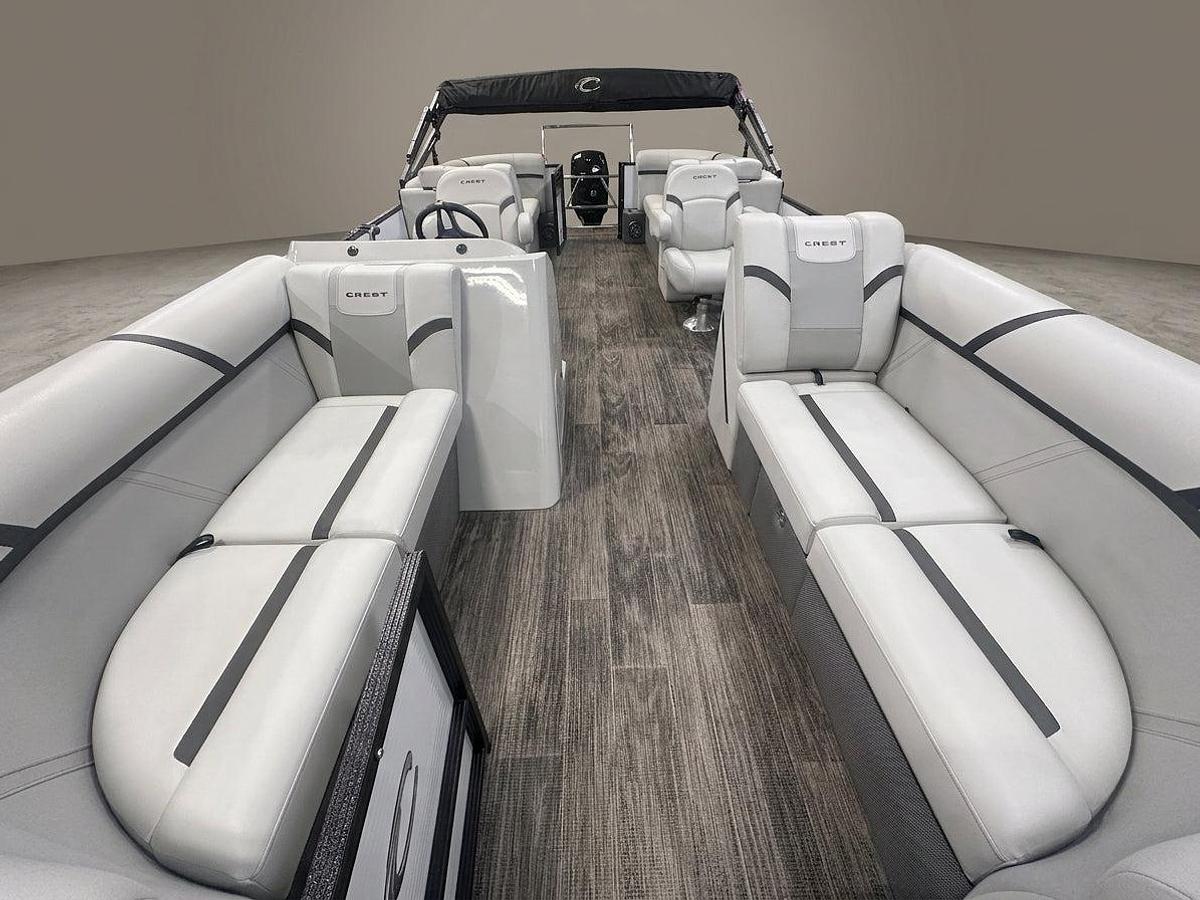 Used 2023 Crest Classic LX 220 SLC - White / Black