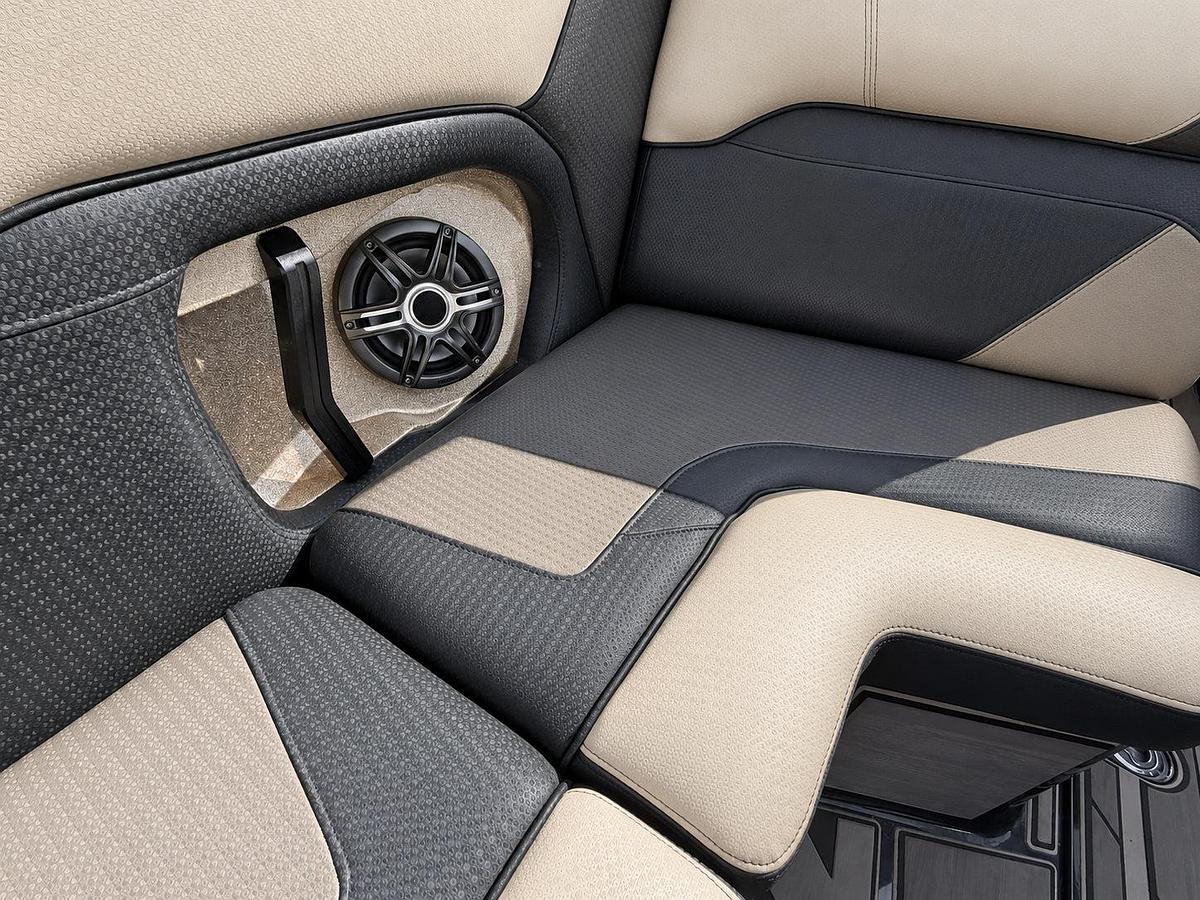 Used 2022 Centurion Ri245 in Black w/ Brown interior