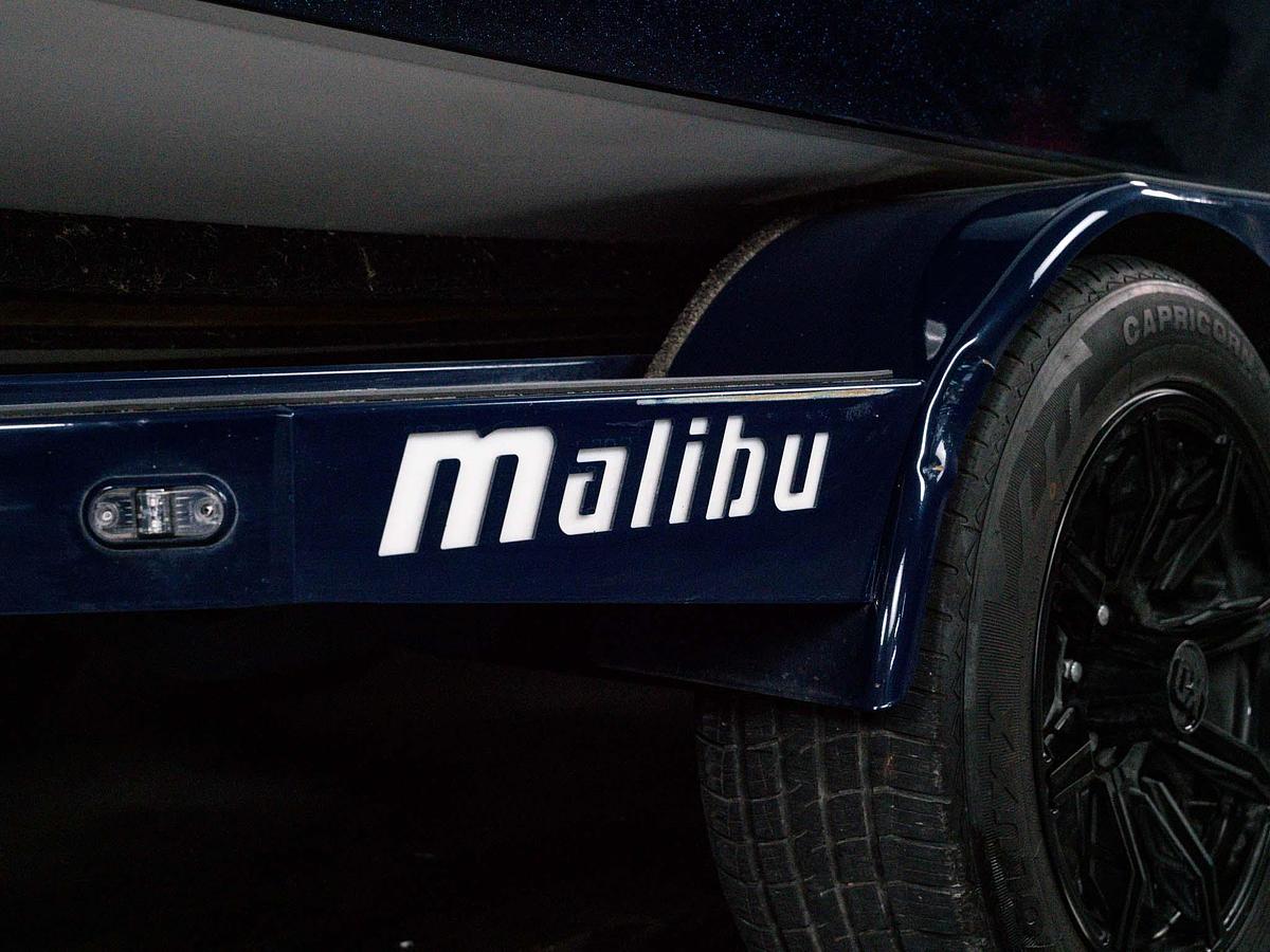 Used 2024 Malibu 23LSV - Silver Flake / Blue