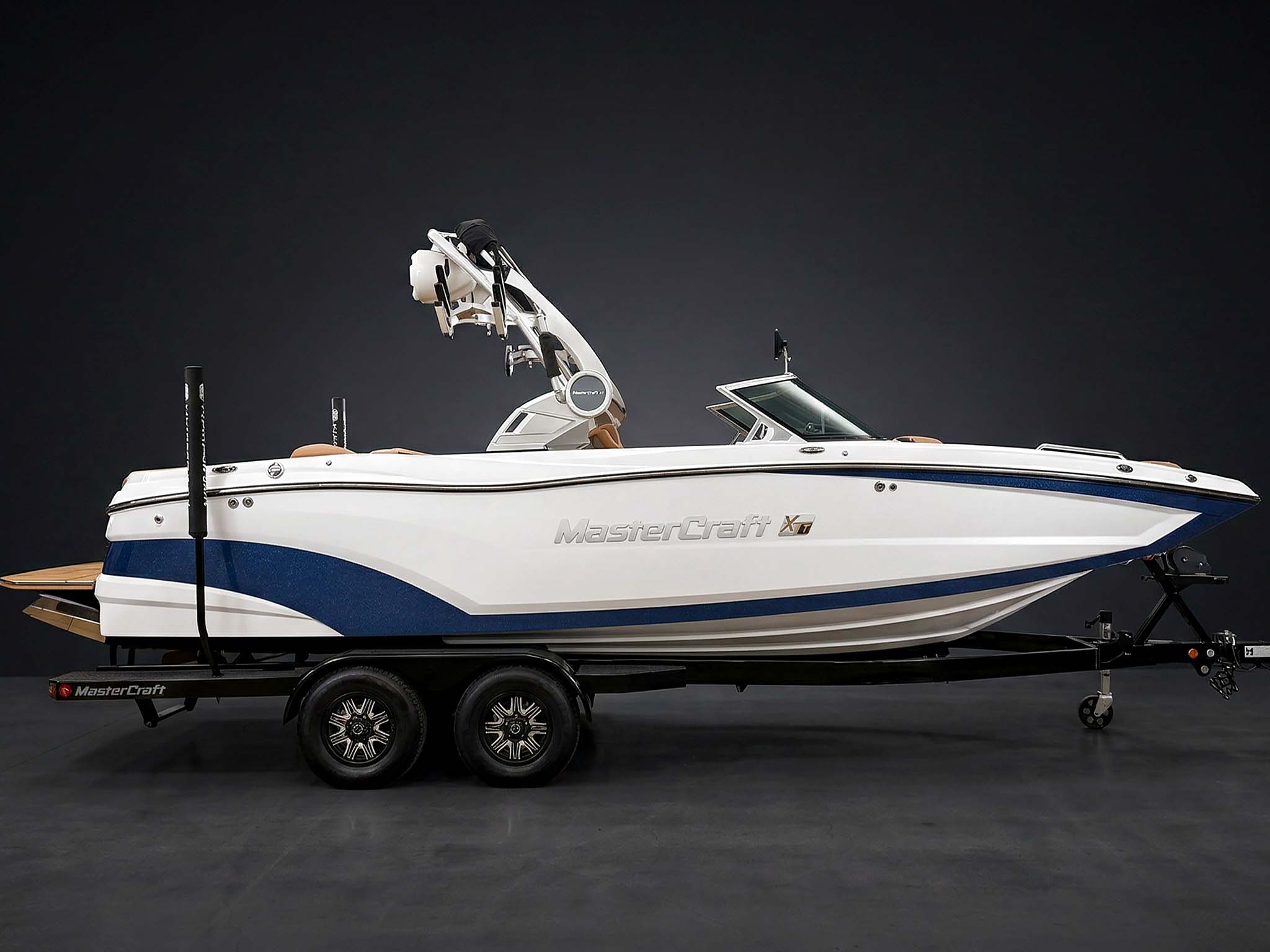 Used 2019 MasterCraft XT22 - White / Blue / Tan Interior