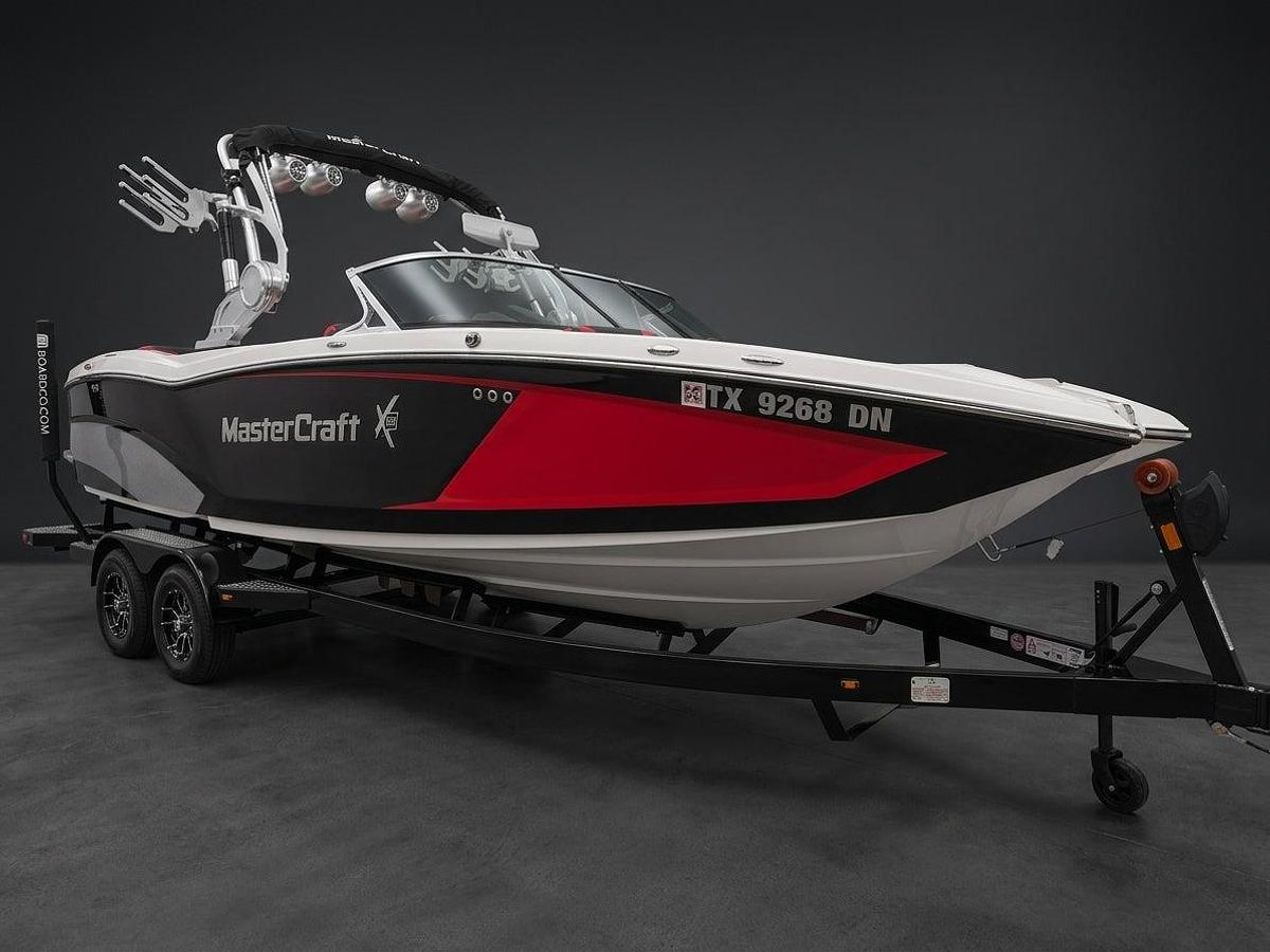 Used 2016 MasterCraft X23 - Red / Black