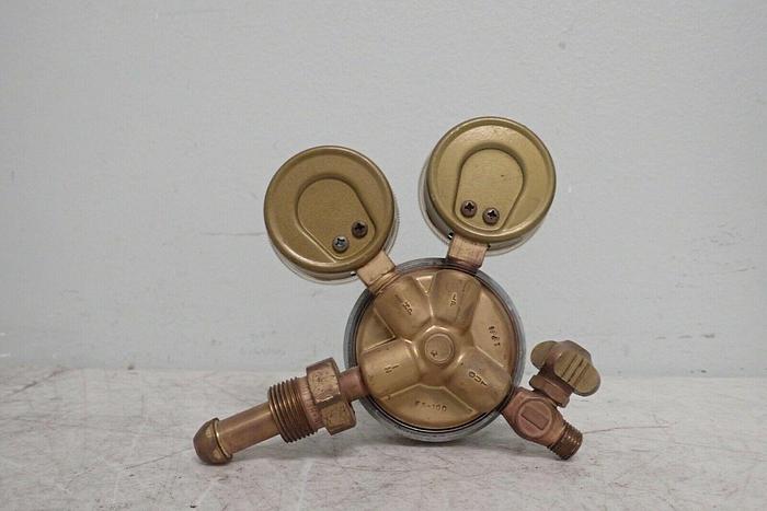 Used Fisher Scientific Company FS-100 Compressed Gas Regulator with CGA-580 Fitting