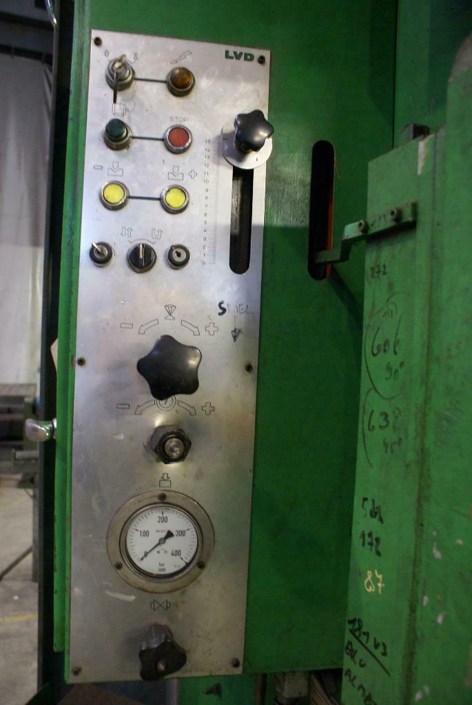 Gebruikt 1970 LVD PP 3000 x 100T