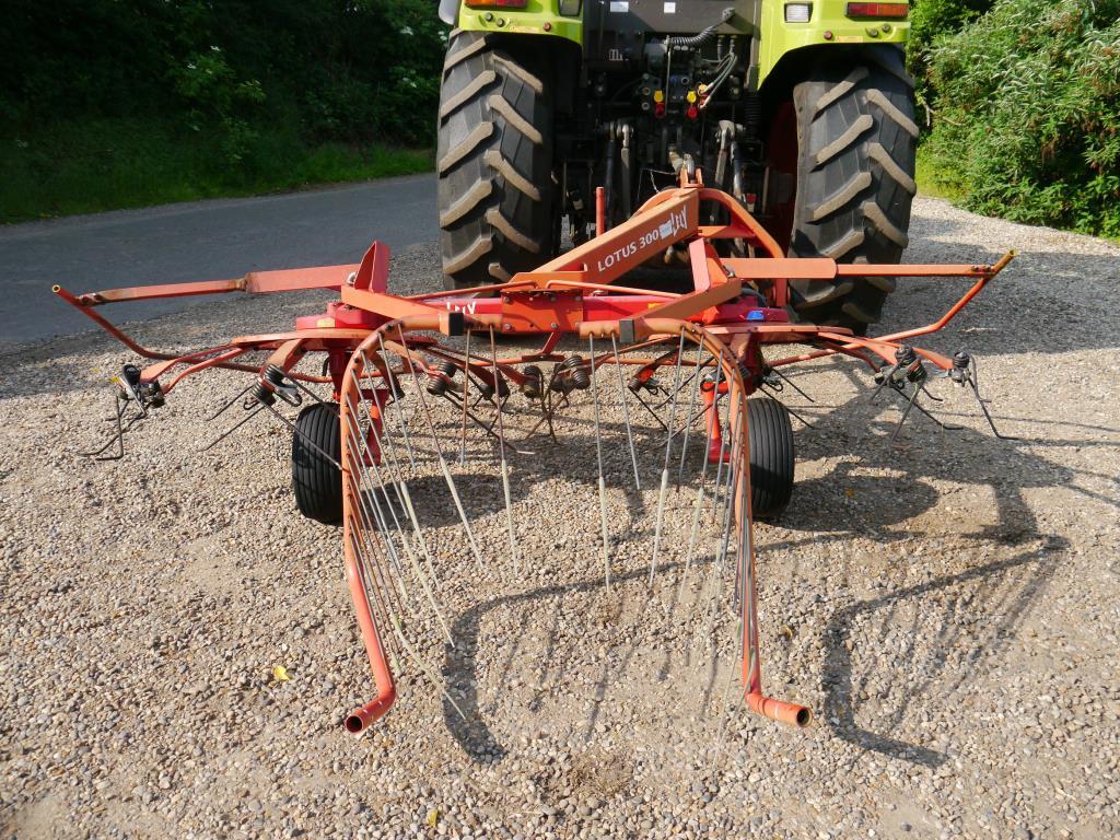 Used Lely Lotus 300 Tedder Rake
