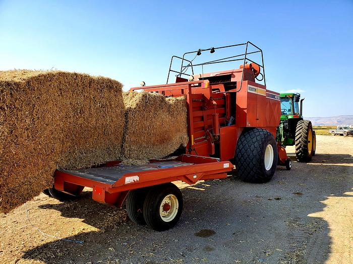 Used 2004 Hesston 4910 Baler w/ Accumulator