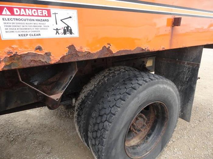 Used 2011 FREIGHTLINER BUSINESS CLASS M2 106