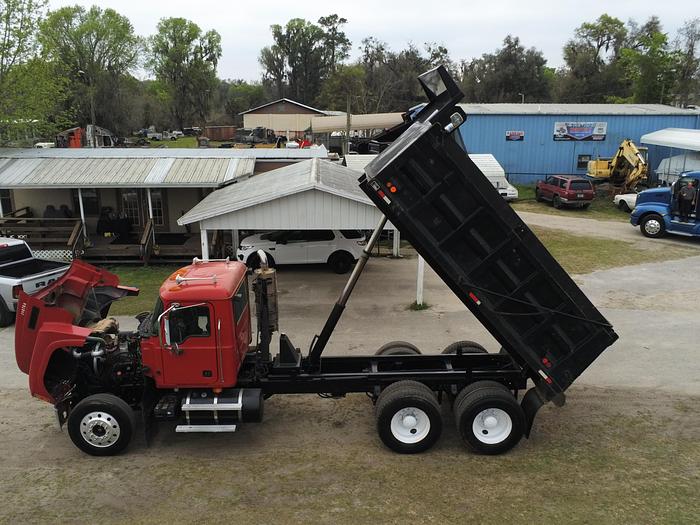 Used 2008 Mack CHU613 TANDEM AXLE DUMP TRUCK