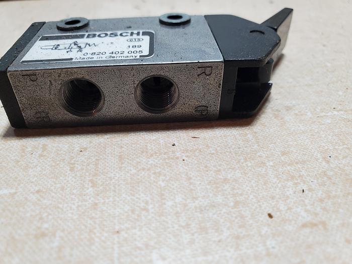 Used (Lot of 2) Bosch 0820402005 Manual Pneumatic Valve (BRA3)