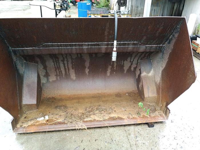 Used Pemberton Skid steer high Lyft/tip bucket