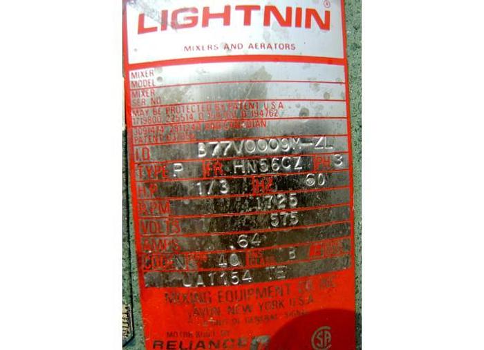 D'occasion USED 210 GALLON TANK, STAINLESS STEEL WITH 0.3 HP MIXER