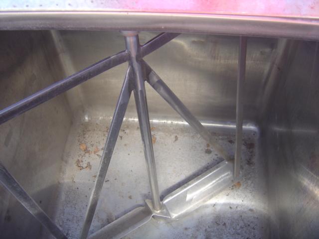 Used 300 GALLON MIX TANK.  CB