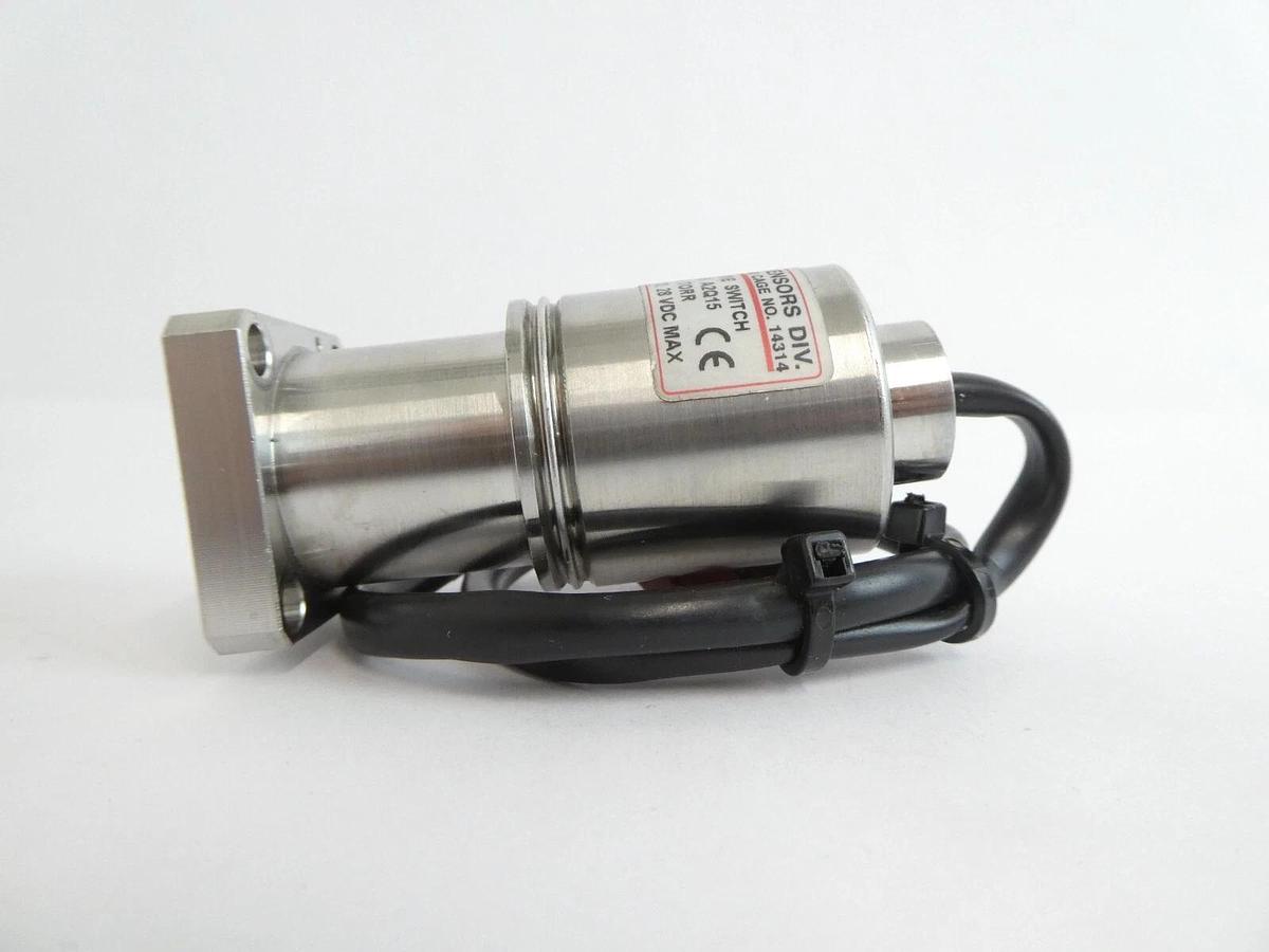 Used UE Precision Sensors E36W-L50 E36W-L33 Absolute Pressure Switch Lot of 8 Working