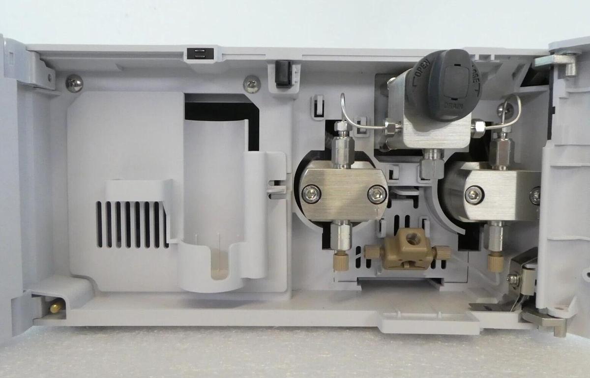 Used Shimadzu 228-45000-42 Liquid Chromatography LC-20AD Prominence LC V2.10 Working