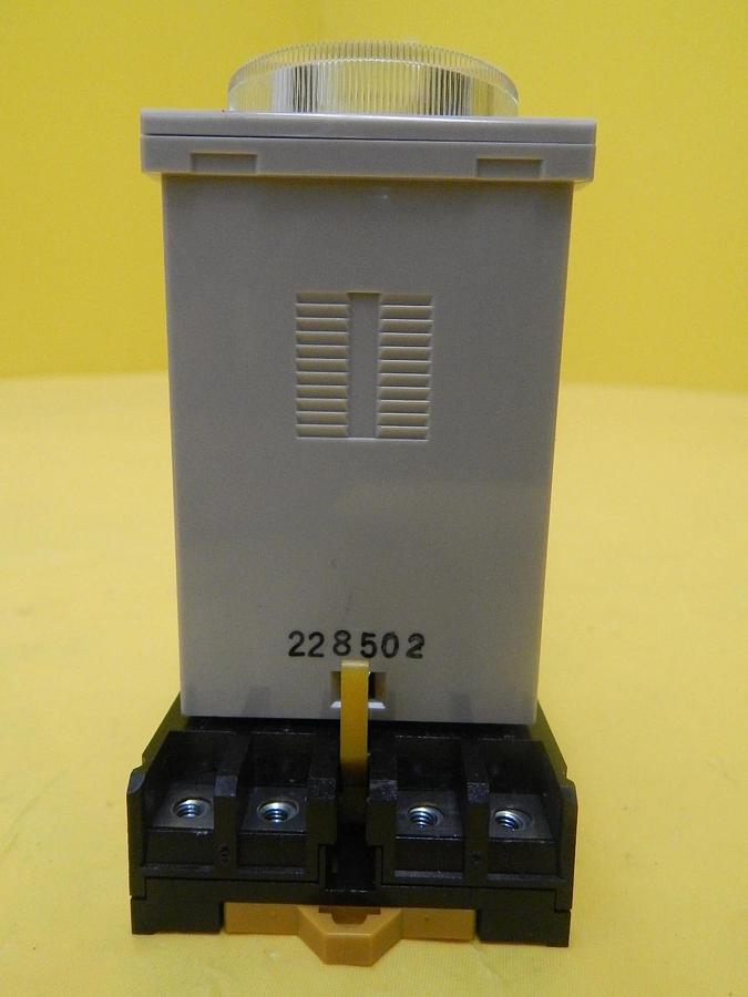 Used Omron H3CR Analog Timer Lot of 4 H3CR-H8L H3CR-A8 TEL Tokyo Electron PR300Z Used