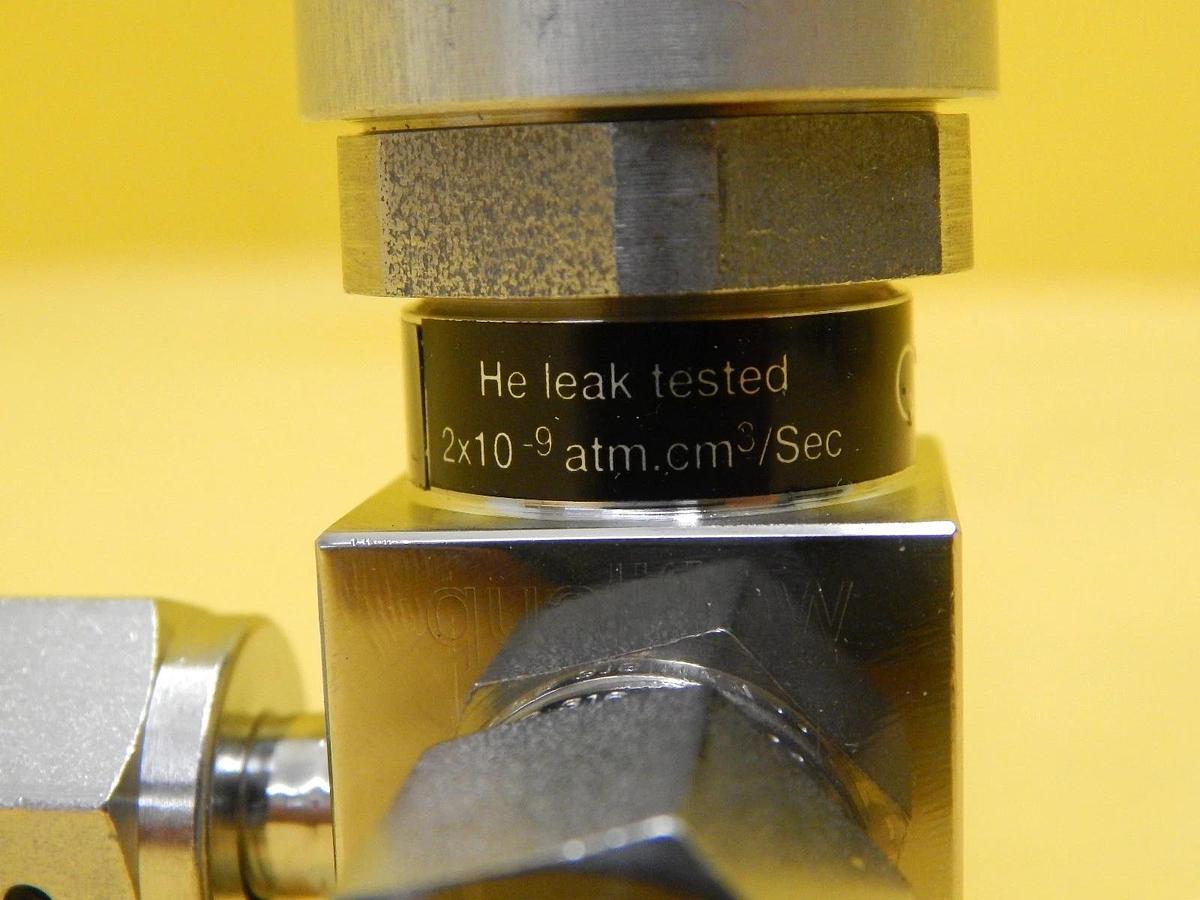 Used Qualiflow F HF Series 2-Way Pneumatic Angle Valve 2x10-9atm.cm3/Sec Used Working