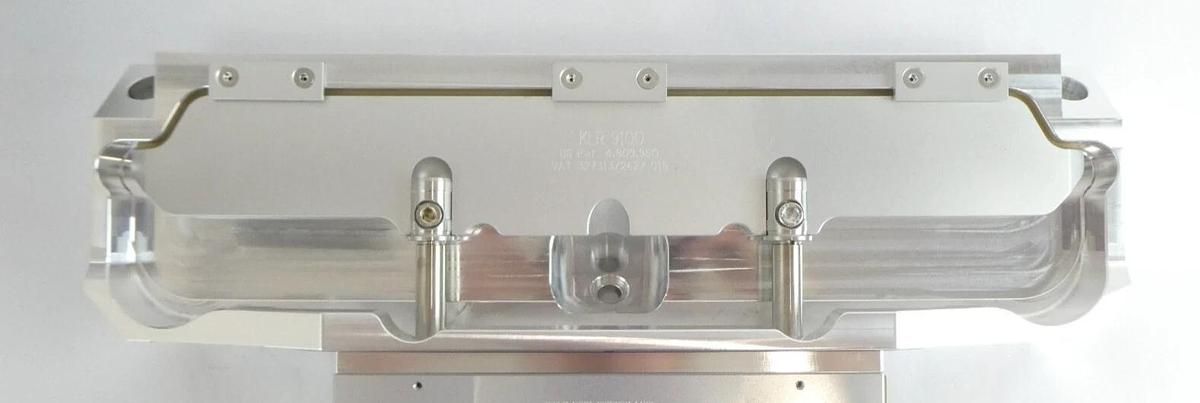 VAT 0340X-CA24-BXC1 300mm Pneumatic Chamber Slit Valve New Surplus