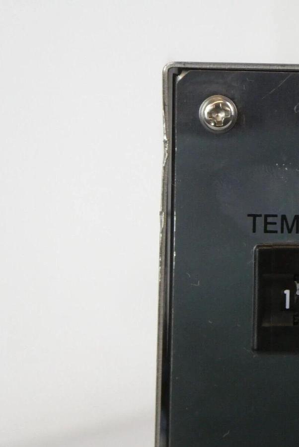 Used Komatsu Electronics 20014710 Temperature Controller AIC-8-6-T1-R Untested Spare
