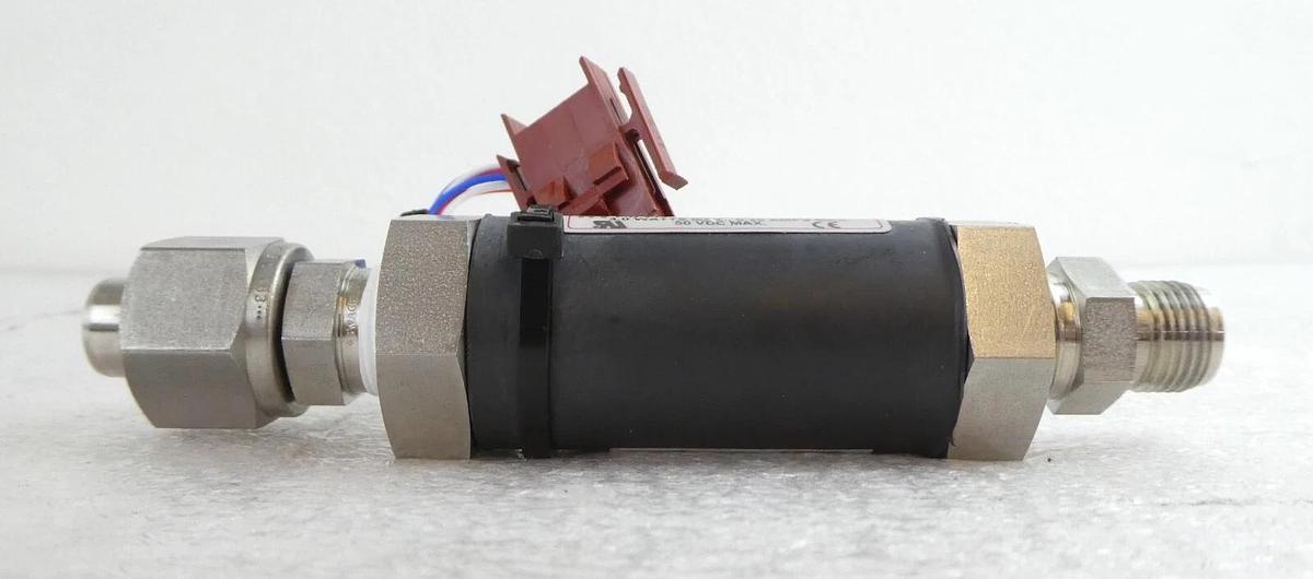 Used UE Precision Sensors V12F-153 Flow Switch Valve Reseller Lot of 2 Working
