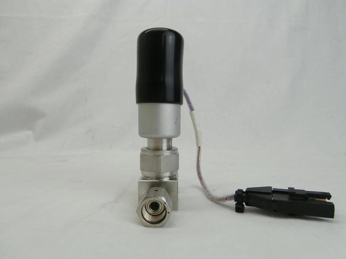 Used Swagelok SS-BNV51-2C High-Purity Bellows Valve AMAT 9150-00180 Used Working