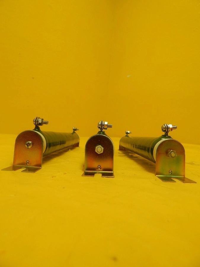 Used Akira Seiki RWH200G 300ΩJ Ceramic Resistor Reseller Lot of 3 Used Working