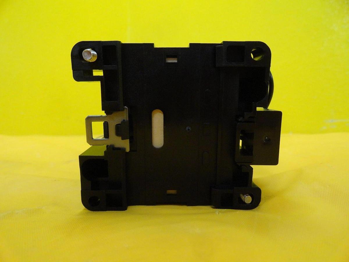 Used Hitachi H20 AC Magnetic Contactor AC 600V YQ-24 Lot of 2 Used Working