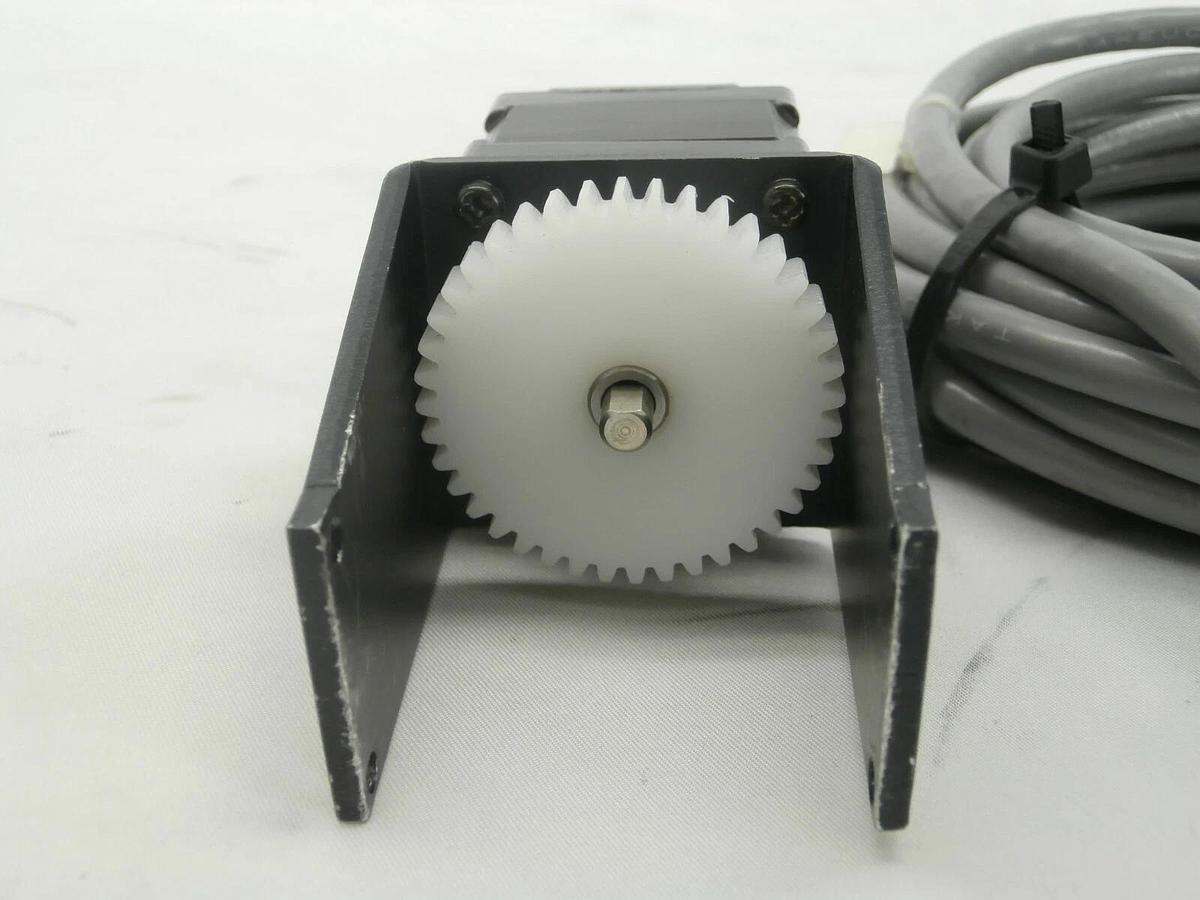 Used Oriental Motor UPX534M-A 5-Phase Stepping Motor VEXTA JEOL JWS-7555S SEM Working