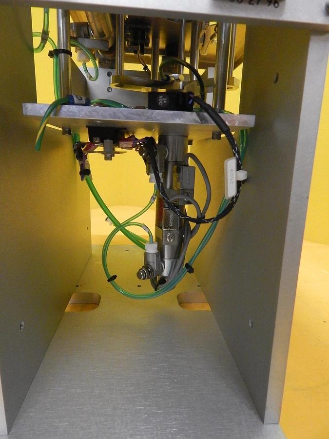 Used SVG Silicon Valley Group Wafer Gripper Station 90S DUV Used Working