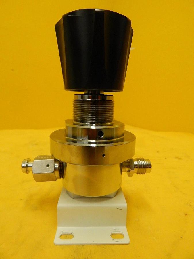 Used Tescom 44-2662-R92-067 Manual Pressure Regulator Lot of 4 Used