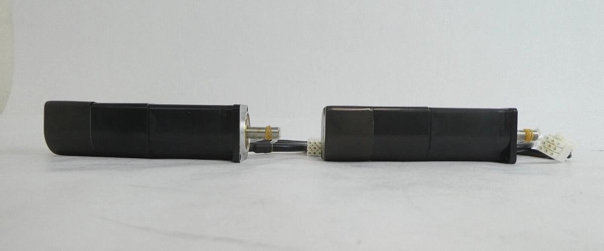 Yaskawa Electric SGM-01U3B4CL Servo Motor AMAT 1080-01243 Lot of 5 New Surplus
